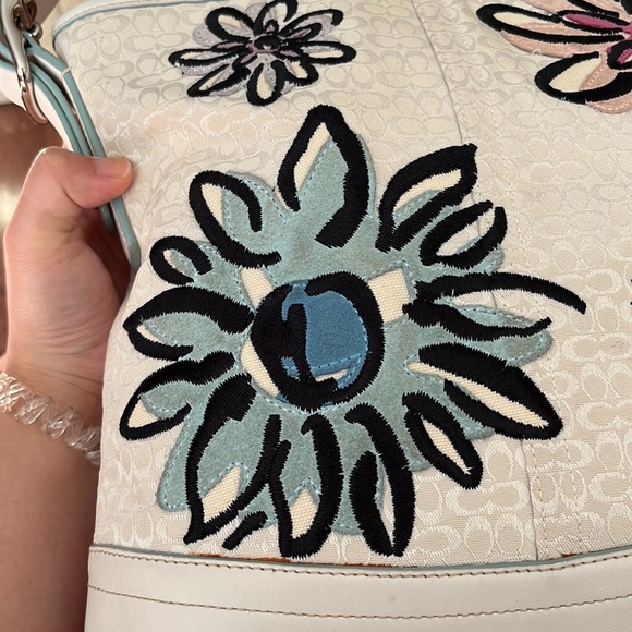 COACH Signature White Crossbody Shoulder Bag w/ Embroidered Floral & Bee Design - Picture 6 of 13